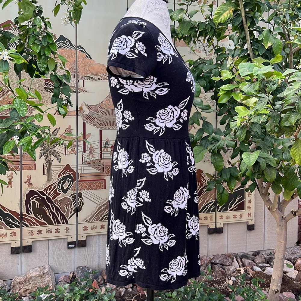 Dress - Picture 3 of 8